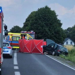 LPR na miejscu wypadku w Przeciszowie. Droga jest zablokowana