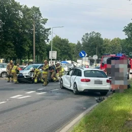 Zderzenie dwóch aut w Brzeszczach. Są utrudnienia