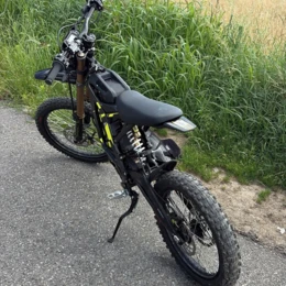 15-latek uciekał na motocyklu przed policją. Powodem były filmiki w Internecie