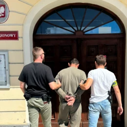 Areszt tymczasowy dla 40-latka z Grojca - FILM, FOTO