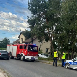 Samochód wypadł z drogi. Utrudnienia w Brzeszczach