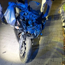 Motocyklista uderzył w tył Audi. Trafił do szpitala
