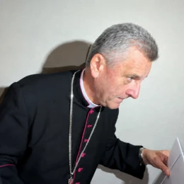 Zazdrość nie jest cnotą, jest grzechem. Czy ktoś księżom donosicielom to powiedział?