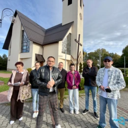 Po 30 latach przyjechali do Grojca wesprzeć ks. Józefa Zborka - FILM