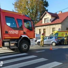 Zderzenie trzech aut w Kętach. Są utrudnienia - FOTO
