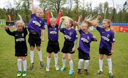 Piłka jest kobietą, czyli jak panie podbijają świat futbolu
