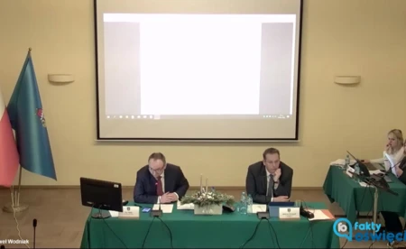 Radni jednak chcą likwidacji szkoły Trójki - FOTO