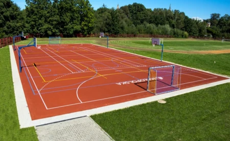 Boisko przy ZSP nr w Osieku czeka już na uczniów