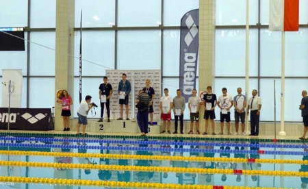 Czternaście medali w rękach 15-letnich pływaków z SMS Oświęcim - FOTO