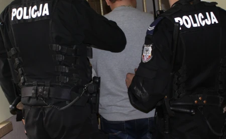 Poszukiwany od roku 23-latek wpadł w ręce policji