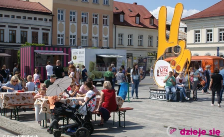 Food trucki opanowały rynek - FILM, FOTO
