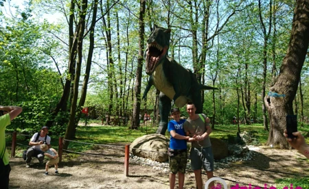 Największy na świecie ruchomy dinozaur mieszka w Zatorze - FOTO