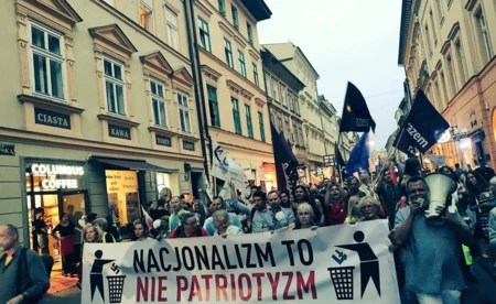 Antyfaszystowski marsz KOD w Oświęcimiu - FILM