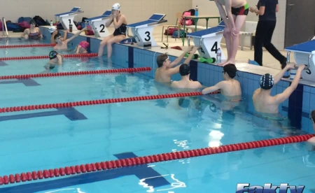 Gimnazjaliści trenują na nowym basenie - FOTO