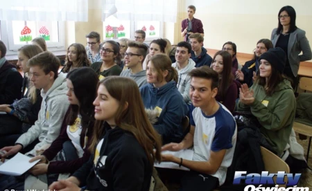 Jeden krokus za każde zabite dziecko - FOTO