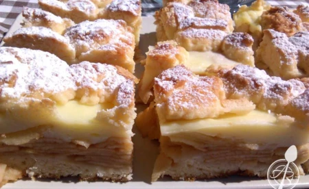 Jabłecznik z budyniem