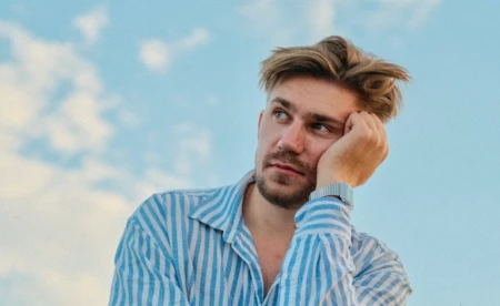 Marcin Jurecki z nowym singlem „Czarno-biały film” - FILM, FOTO