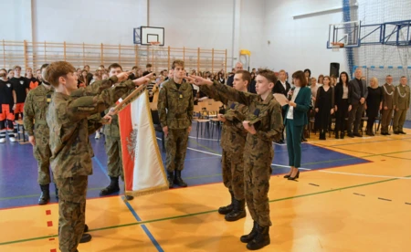 Uroczyste ślubowanie kadetów w „Szóstce” w Brzeszczach - FILM, FOTO