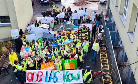 Odblaskowy marsz uczniów Jedynki w Oświęcimiu - FOTO