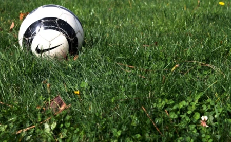 PIŁKA NOŻNA. Soła Oświęcim - LKS Strumień Polanka Wielka. Mecz w niedzielę