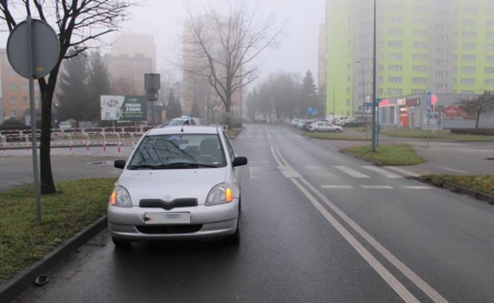 82-letni pieszy z urazem głowy trafił do szpitala