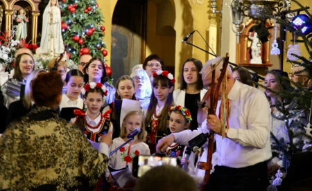 Skaldowie i przyjaciele wypełnili kościół kolędą - FOTO