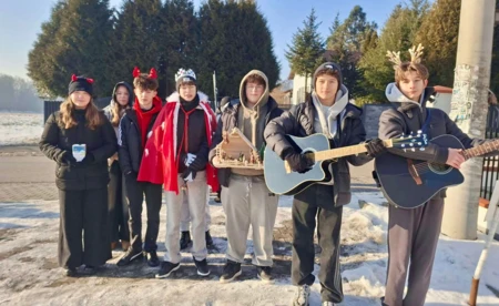 Śpiewali kolędy dla Małgosi, mieszkańcy nie zawiedli - FOTO