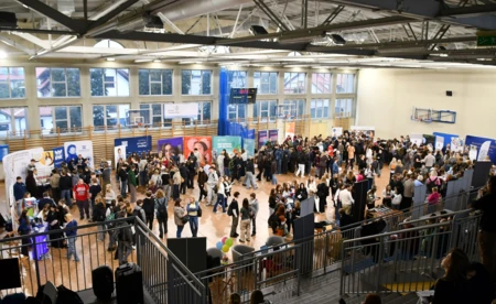 Tłum młodych w Konarze. Pytali o rekrutację i kierunki - FOTO