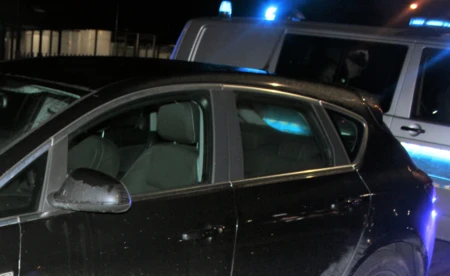 Pijany 20-latek uderzył w auto na parkingu