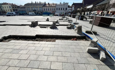 Remont płyty rynku. Utrudnienia potrwają do maja - FOTO