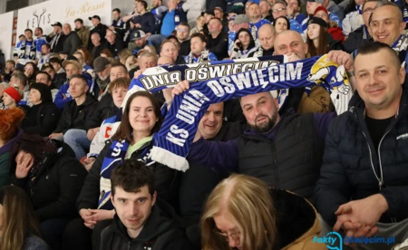 Emocje na trybunach. Zobacz zdjęcia z hali - FOTO