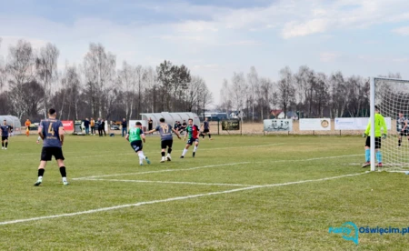 Lider robi swoje. Inauguracyjne zwycięstwo Porębian
