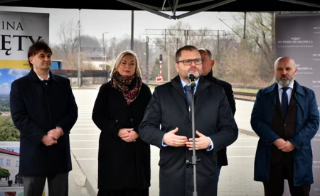 84 miejsca przy stacji. Ruszył Park & Ride w Kętach