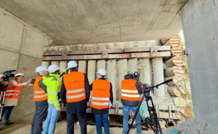 Ruszyło przeciskanie tunelu pod torami w Oświęcimiu - FILM, FOTO