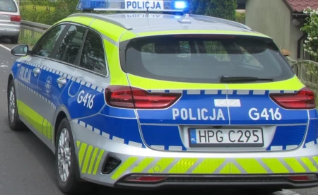 Wypadek w Bobrku. 75-latek trafił do szpitala