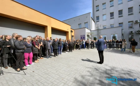 Medycy wyszli przed szpital. Protest w Oświęcimiu - FILM