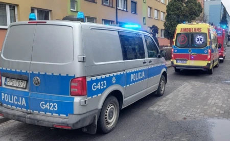 Mężczyzna wypadł z okna mieszkania. Policja bada okoliczności