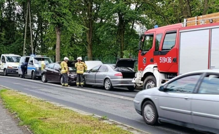 Czołowe zderzenie w Kętach. Są utrudnienia