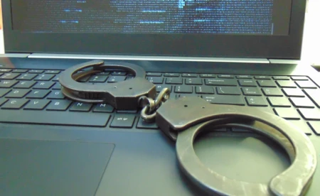 Kliknął w reklamę i stracił oszczędności