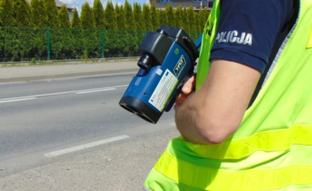 Pędził BMW przez Piotrowice. Stracił prawo jazdy