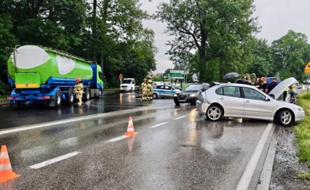 Cysterna zderzyła się z osobówką w Zatorze