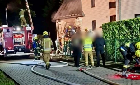 Pożar garażu na plebanii w Kętach - FOTO