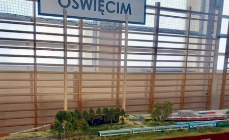 Makiety, symulatory i pociągi. Pierwsza taka wystawa w Oświęcimiu - FILM