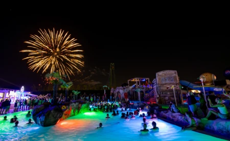 Rollercoastery po zmroku i Beach Party  - FOTO