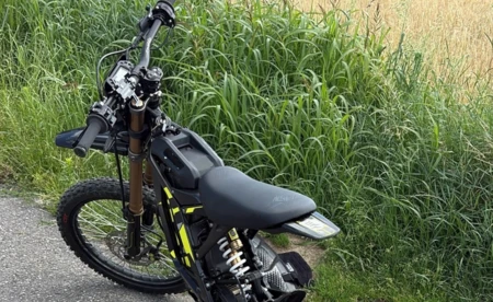 15-latek uciekał na motocyklu przed policją. Powodem były filmiki w Internecie