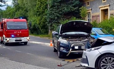 Zderzenie samochodów w Zatorze. Są poszkodowani