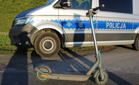 Policjanci zatrzymali nastolatków na rowerze i hulajnodze