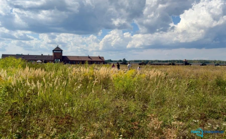 Rozpętała się burza o przedpole Bramy Śmierci byłego KL Auschwitz II-Birkenau