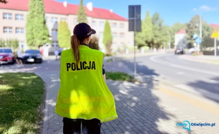 Policjanci i strażnicy będą czekać przed szkołami
