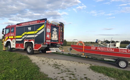 Kajak z plecakiem na Wiśle. Trwa akcja służb - FOTO